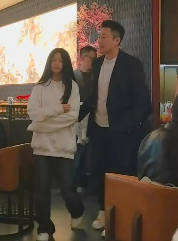 大S女儿开通账号,用烟花缅怀母亲,小S和徐妈同时关注