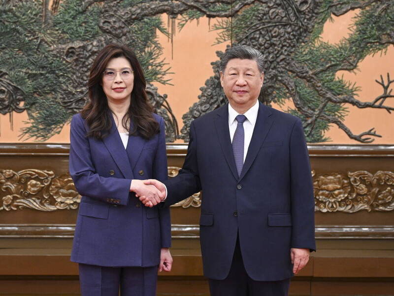 今年4月，习近平会见自述身高有「178公分」的国民党主席郑丽文，2人身高看起十分一致。 （欧新社）