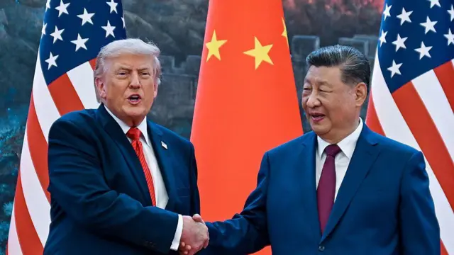 5月14日，美国总统特朗普在北京人民大会堂与中国国家主席习近平握手。