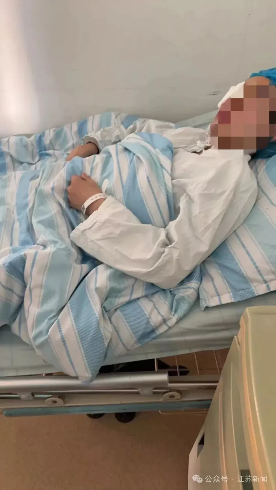 被学生戳伤眼球 女教师：希望对涉事女生给予处分